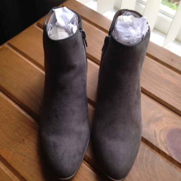 Chic Grey Faux Suede Cute Wooden Ankle Booties - Picture 10 of 14